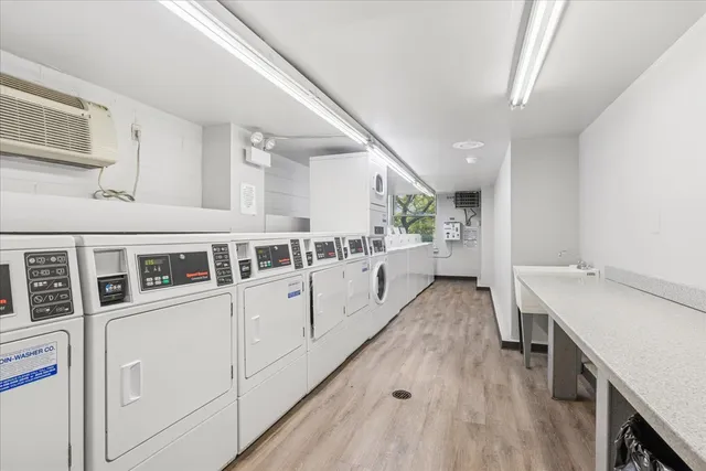 $275,000 | 3033 North Sheridan Road, Unit 906, Chicago, IL 60657