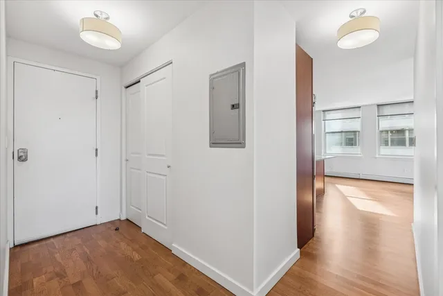 $275,000 | 3033 North Sheridan Road, Unit 906, Chicago, IL 60657