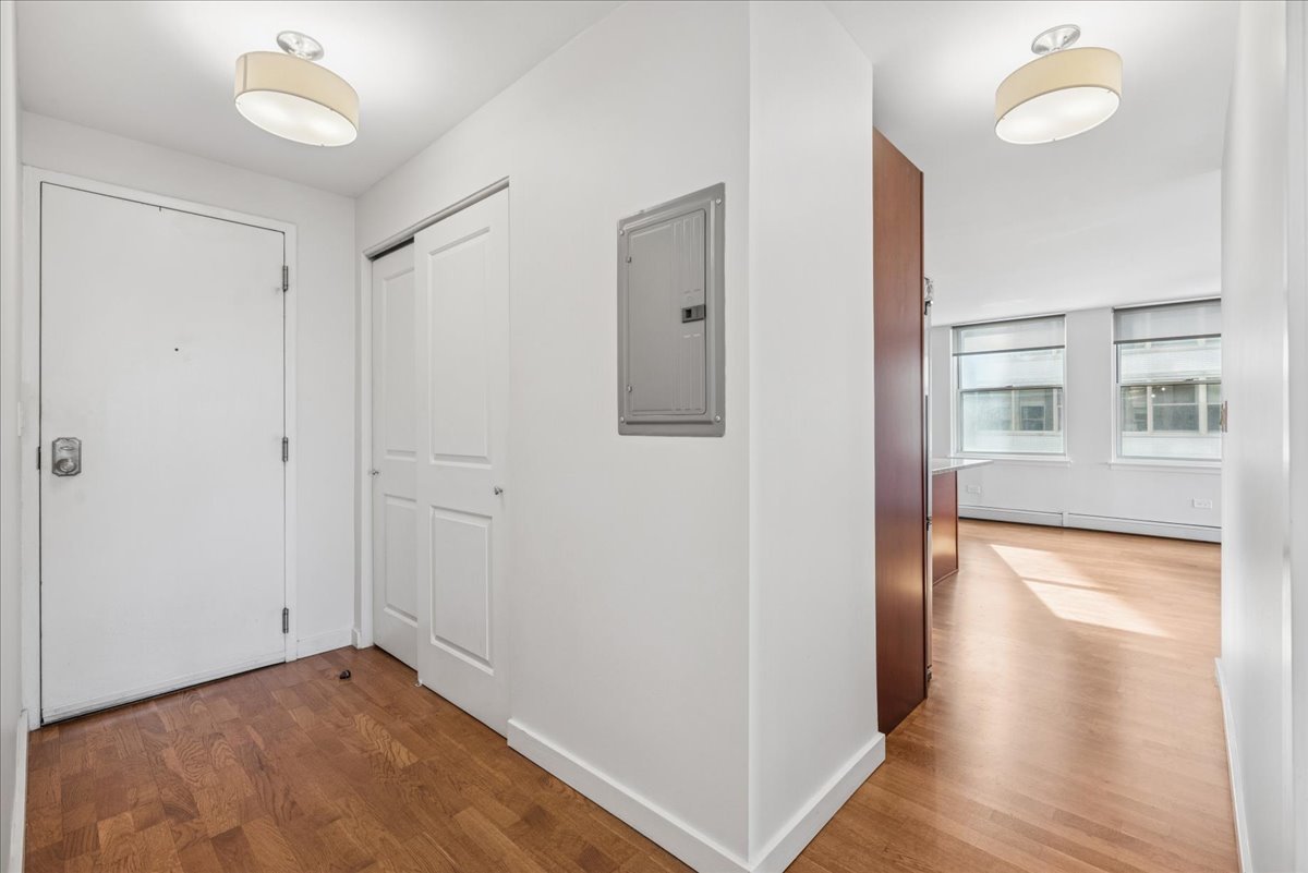 3033 North Sheridan Road, Unit 906 Chicago, IL 60657 - Photo 2 of 14