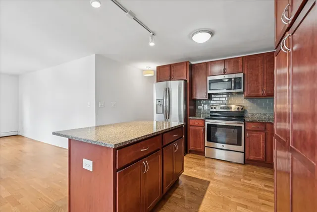$275,000 | 3033 North Sheridan Road, Unit 906, Chicago, IL 60657