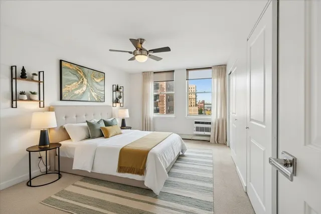 $275,000 | 3033 North Sheridan Road, Unit 906, Chicago, IL 60657