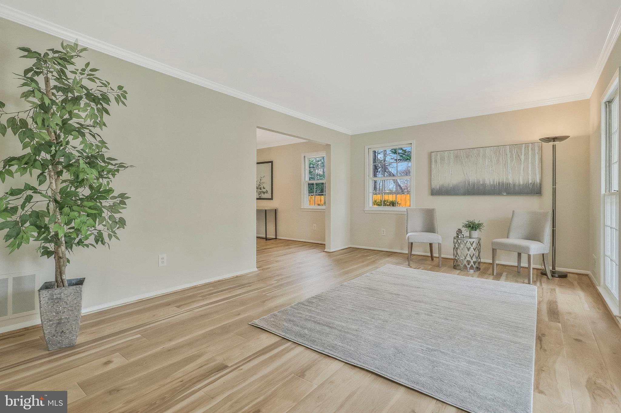 6132 Roxbury Avenue Springfield, VA 22152 - Photo 13 of 70 Spacious living room!