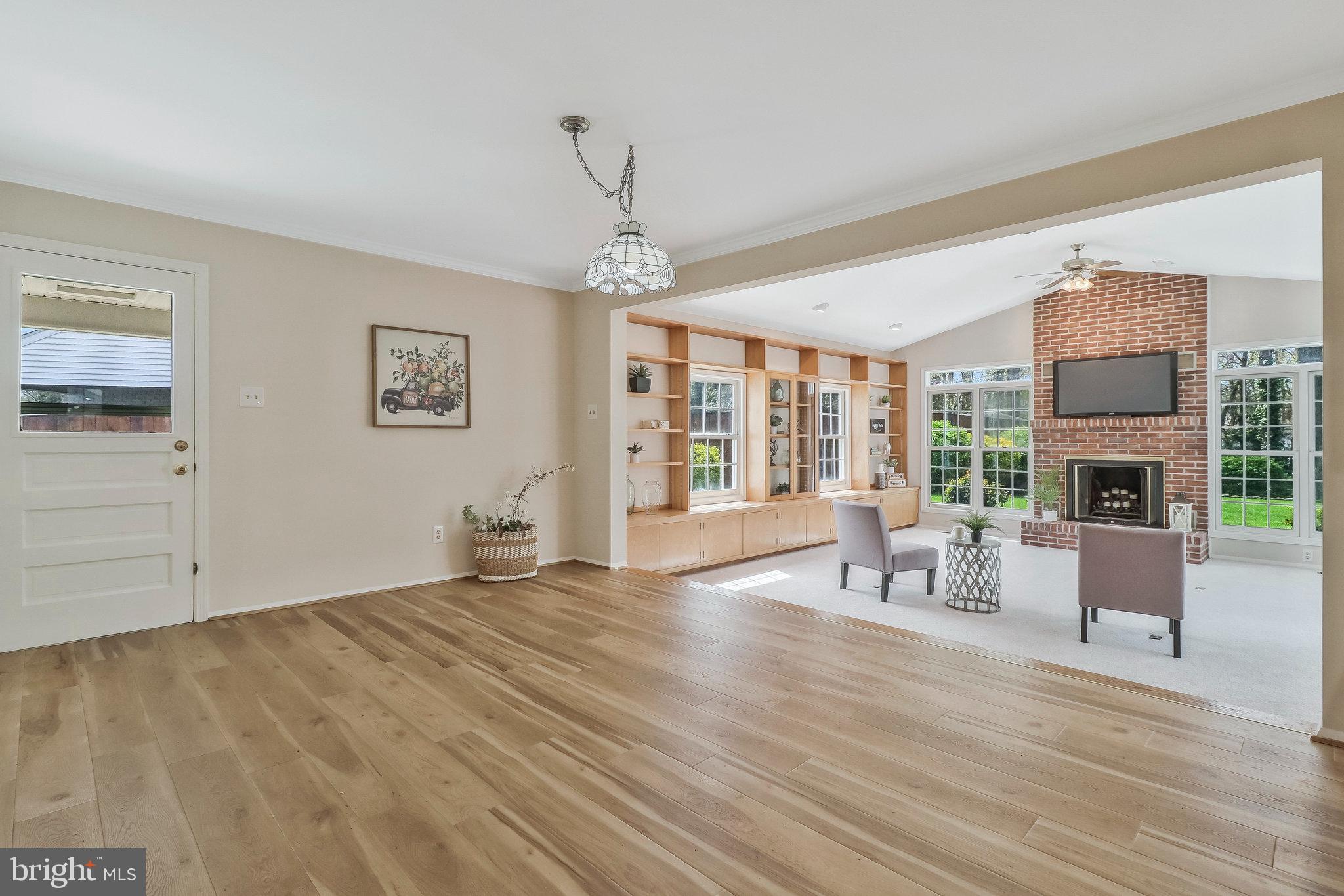 6132 Roxbury Avenue Springfield, VA 22152 - Photo 23 of 70 Kitchen eat-in area flows to amazing great room.