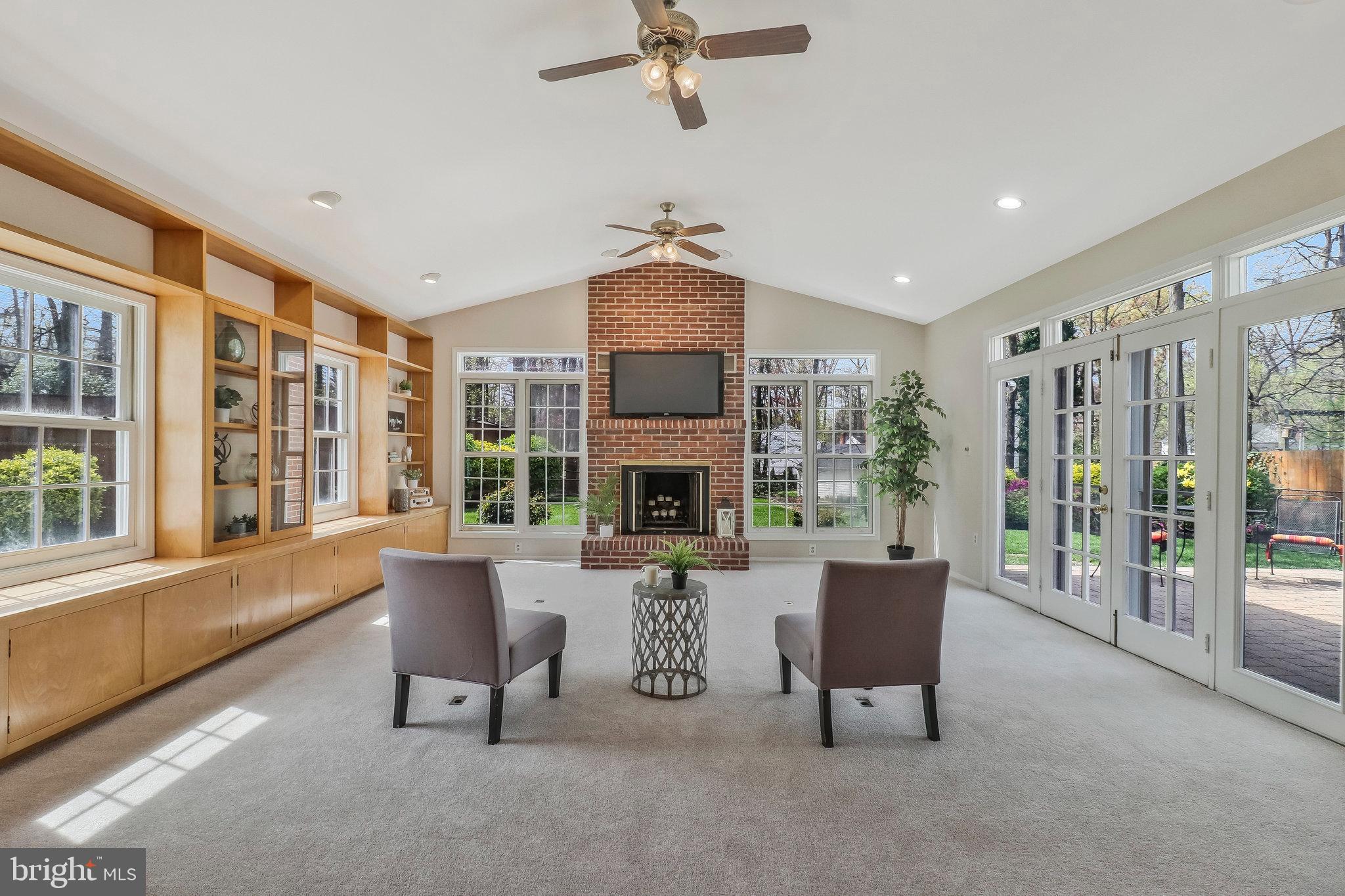 6132 Roxbury Avenue Springfield, VA 22152 - Photo 24 of 70 GREAT ROOM!