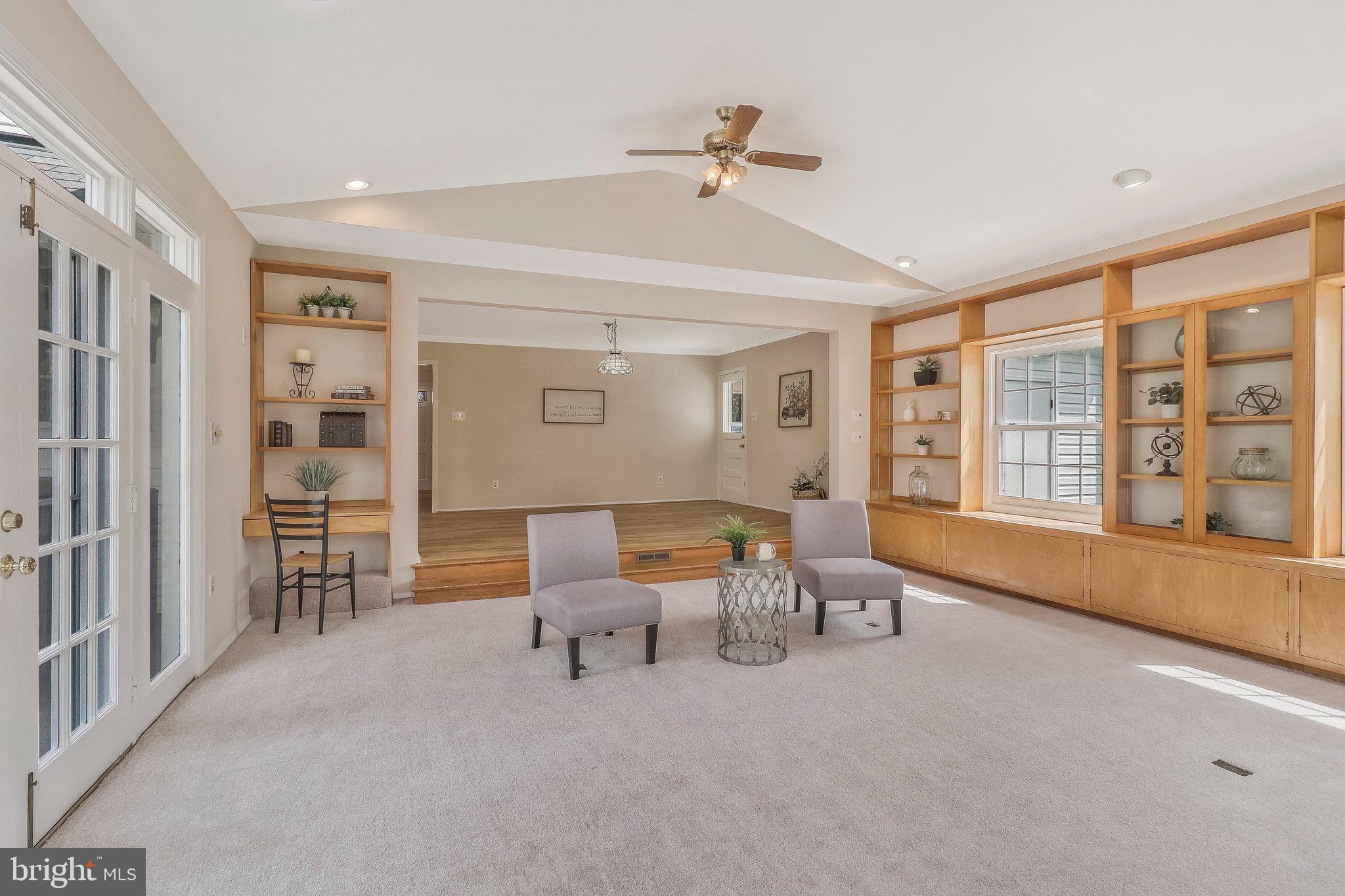 6132 Roxbury Avenue Springfield, VA 22152 - Photo 27 of 70 Work space nook!