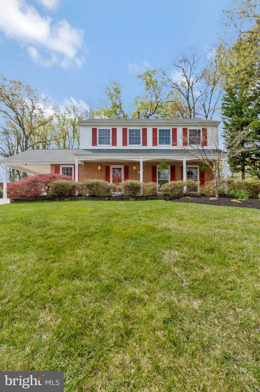 6132 Roxbury Avenue Springfield, VA 22152 - Photo 4 of 70 Enjoy seating on the wonderful front porch!