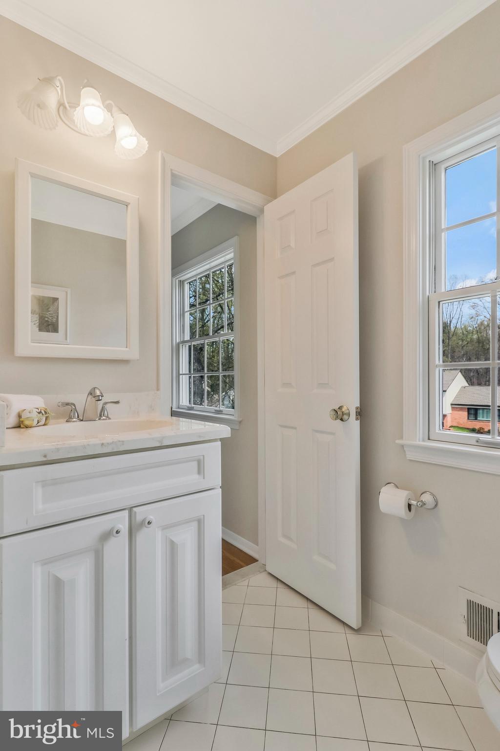 6132 Roxbury Avenue Springfield, VA 22152 - Photo 48 of 70 Primary bathroom