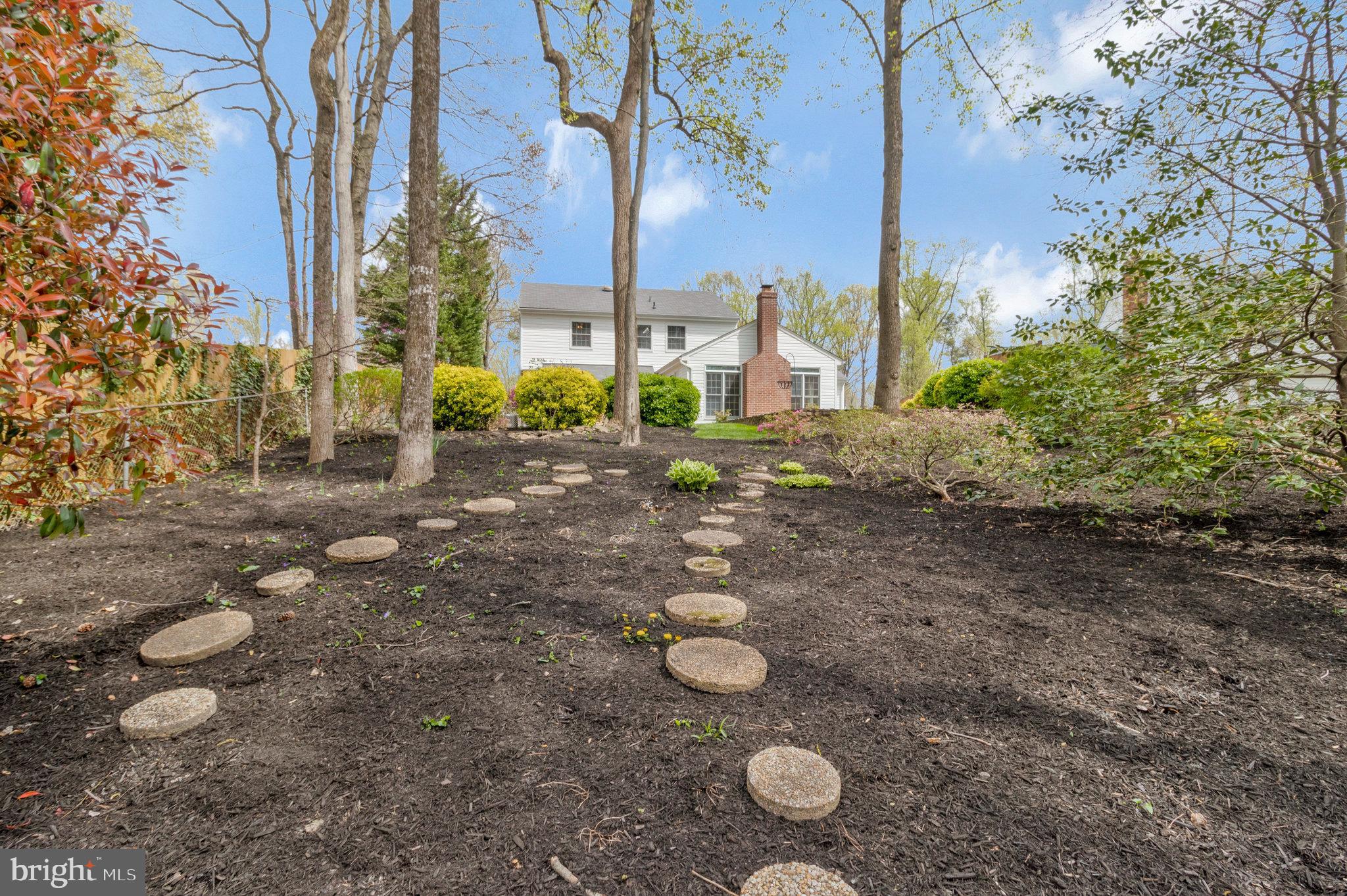 6132 Roxbury Avenue Springfield, VA 22152 - Photo 65 of 70 Well manicured yard.