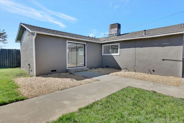 $299,999 | 4457 College Way, Olivehurst, CA 95961