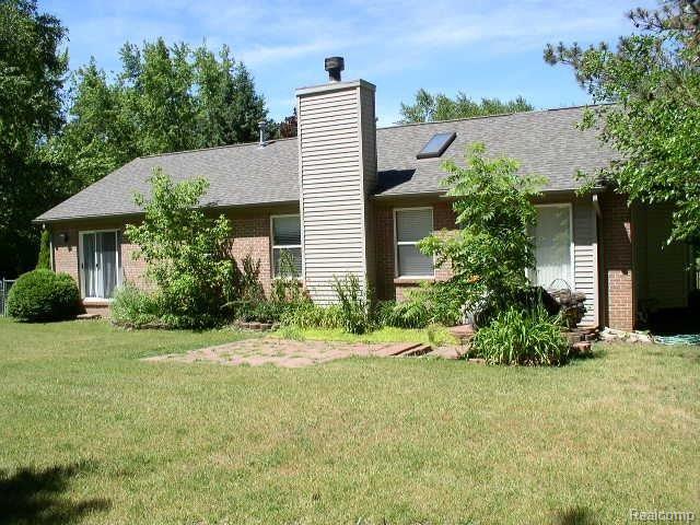 846 Hemingway Road Lake Orion, MI 48362 - Photo 20 of 21 View of Rear 2.JPG