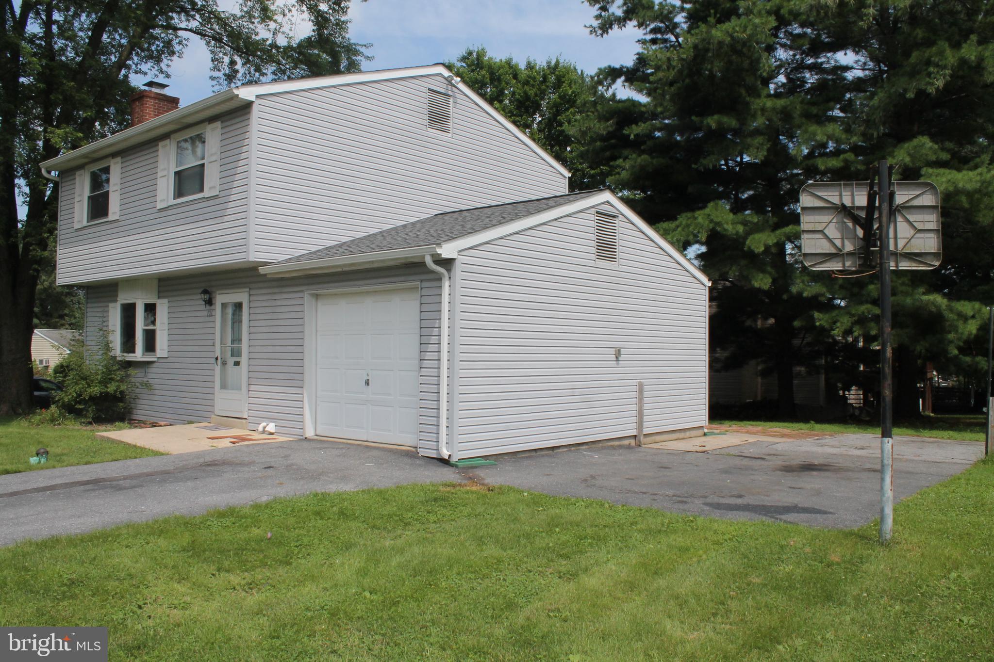 126 Summer Lane Lititz, PA 17543 - Photo 2 of 16