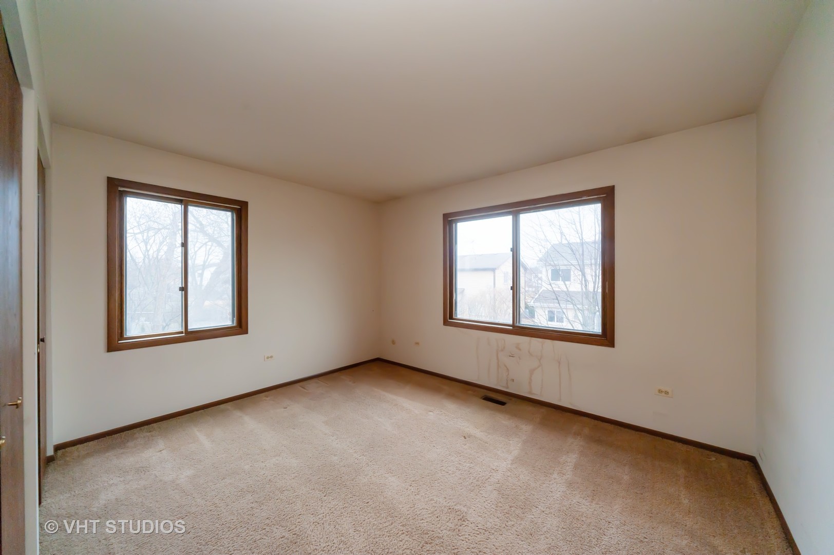 1485 Chippewa Trail Wheeling, IL 60090 - Photo 12 of 20 an empty room with a window