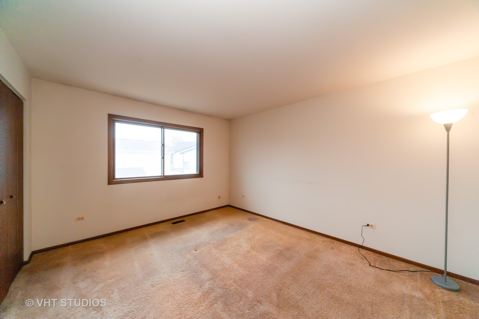 1485 Chippewa Trail Wheeling, IL 60090 - Photo 13 of 20 an empty room with a window