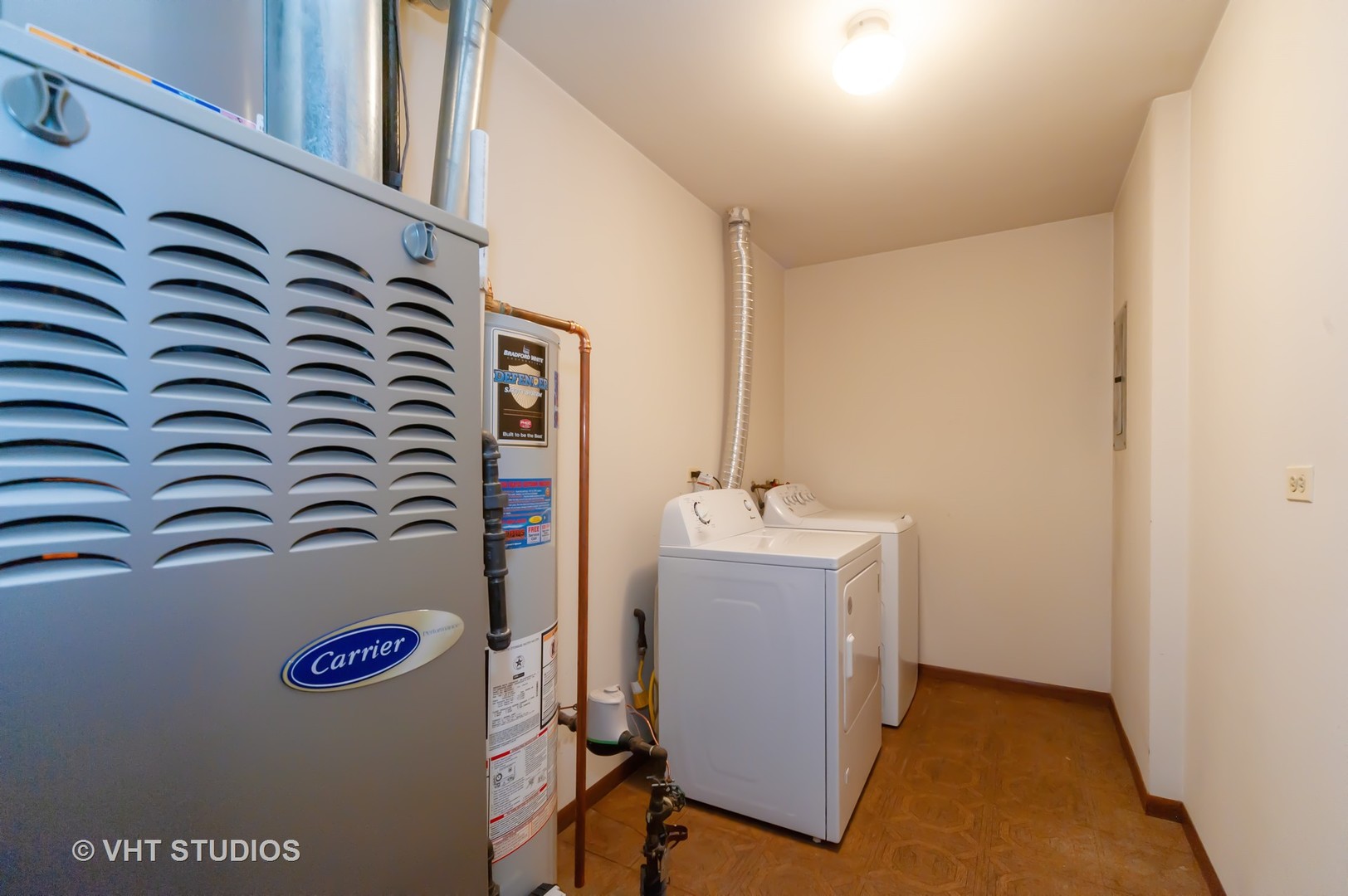1485 Chippewa Trail Wheeling, IL 60090 - Photo 16 of 20 a utility room with a washer and dryer