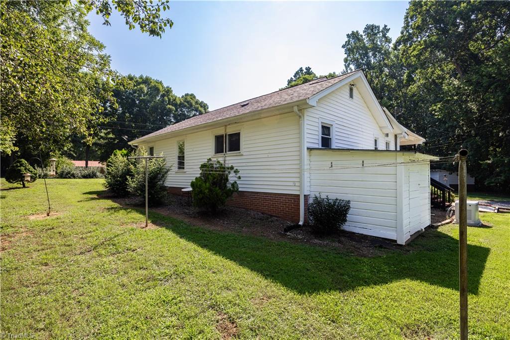 545 Mt Shepherd Road Asheboro, NC 27205 - Photo 14 of 49 Side of home with clothes line.