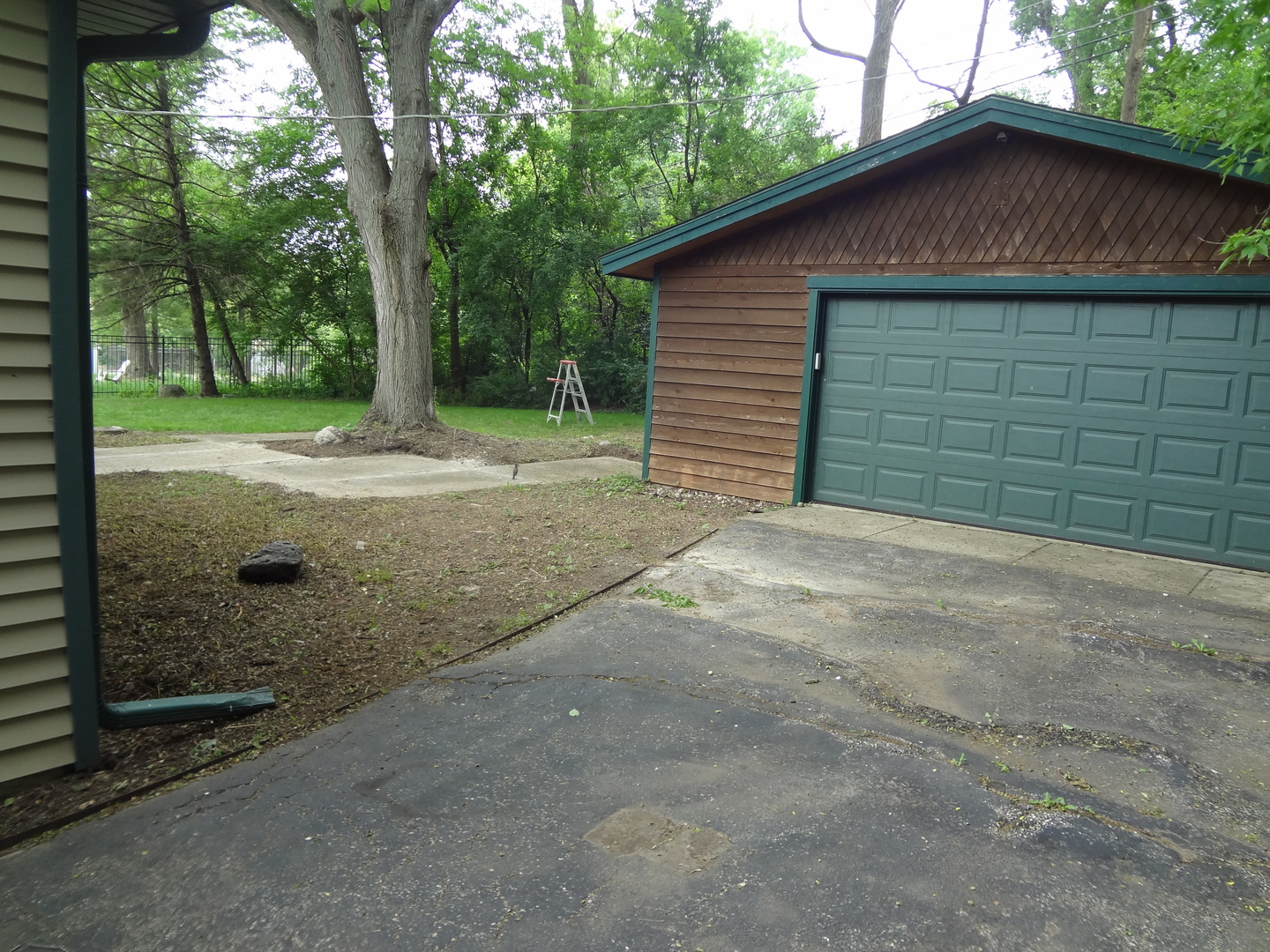 9802 Gallek Road Fox River Grove, IL 60021 - Photo 3 of 27 Gallery Image 3