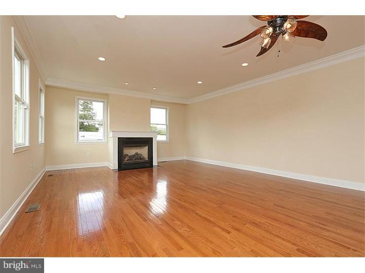 8807 Ashton Road Philadelphia, PA 19136 - Photo 2 of 23 Living Room