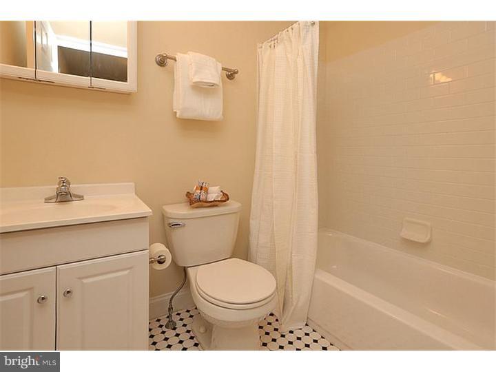 8807 Ashton Road Philadelphia, PA 19136 - Photo 22 of 23 Bathroom