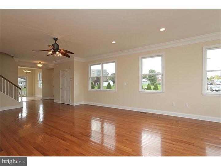 8807 Ashton Road Philadelphia, PA 19136 - Photo 6 of 23 Living Room