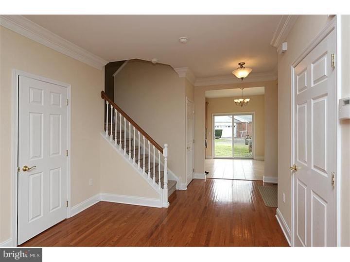 8807 Ashton Road Philadelphia, PA 19136 - Photo 7 of 23 Living Room