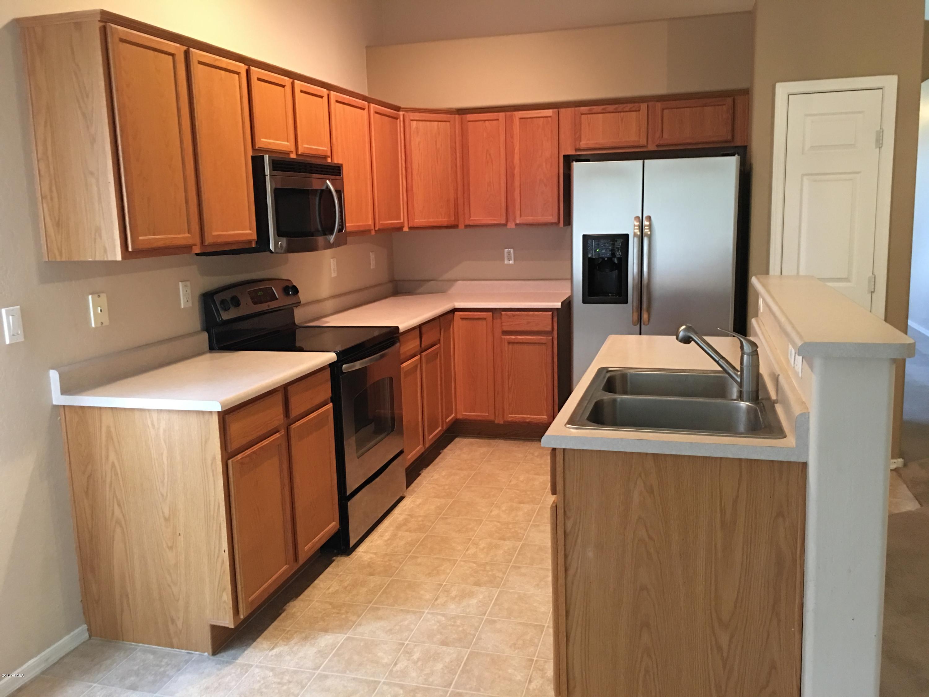 905 East Beverly Road Phoenix, AZ 85042 - Photo 13 of 35 Kitchen