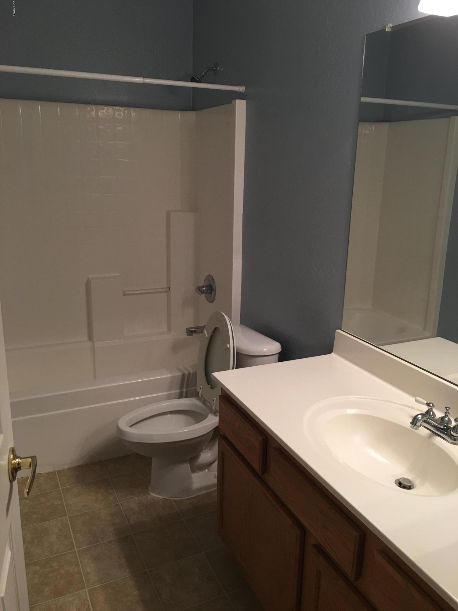 905 East Beverly Road Phoenix, AZ 85042 - Photo 27 of 35 Guest Bath