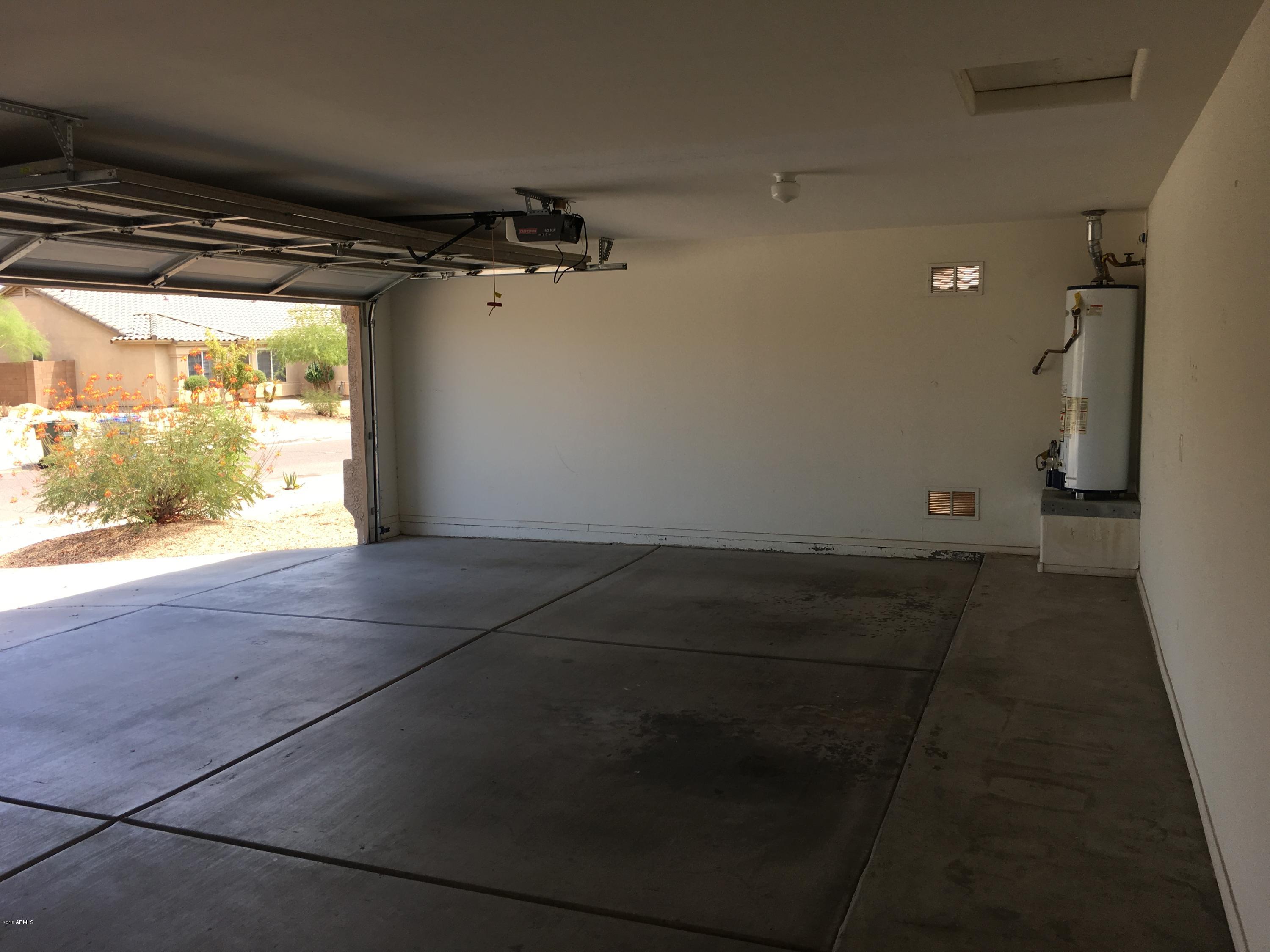 905 East Beverly Road Phoenix, AZ 85042 - Photo 32 of 35 3 car garage