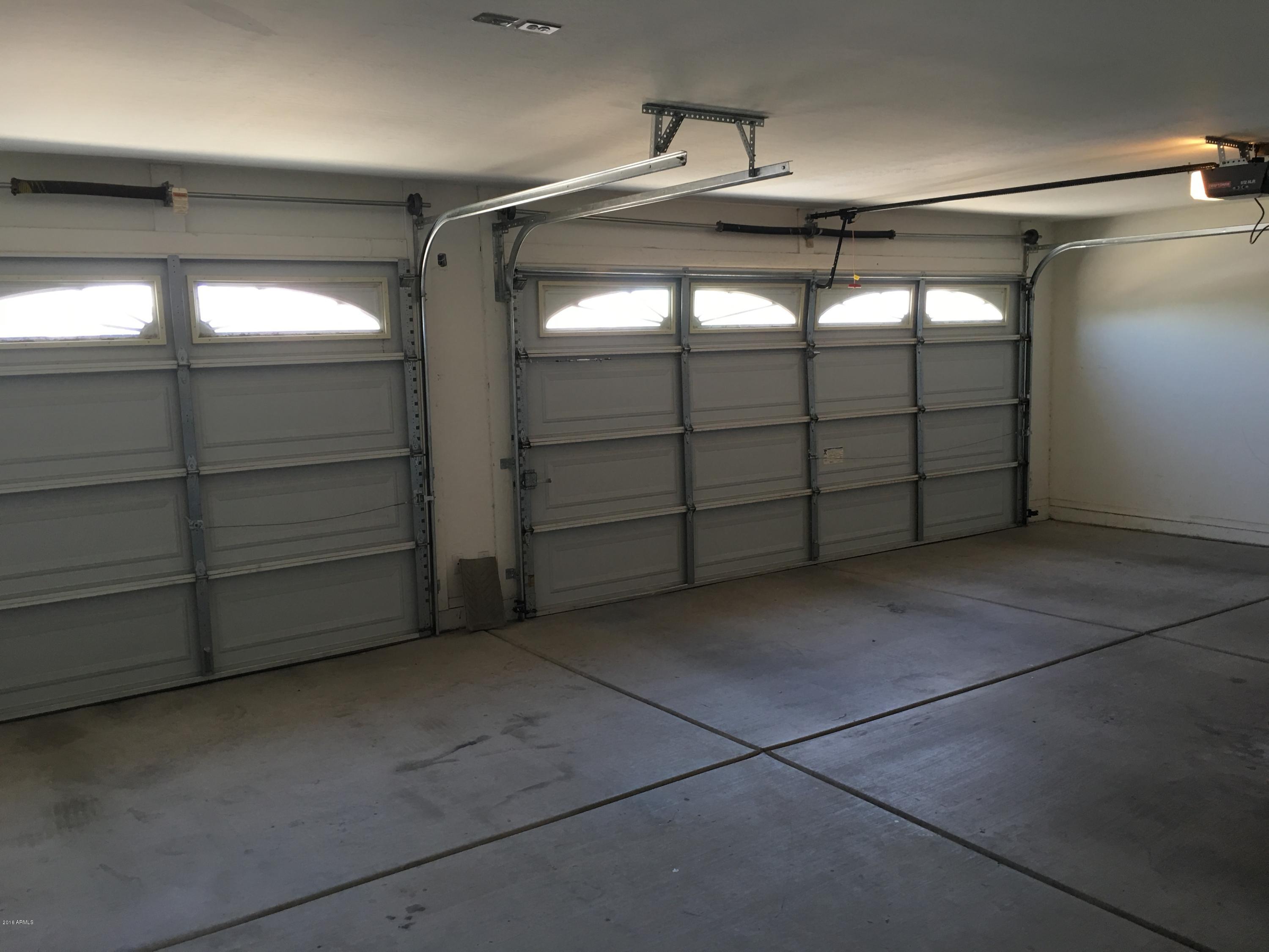 905 East Beverly Road Phoenix, AZ 85042 - Photo 34 of 35 3 car garage