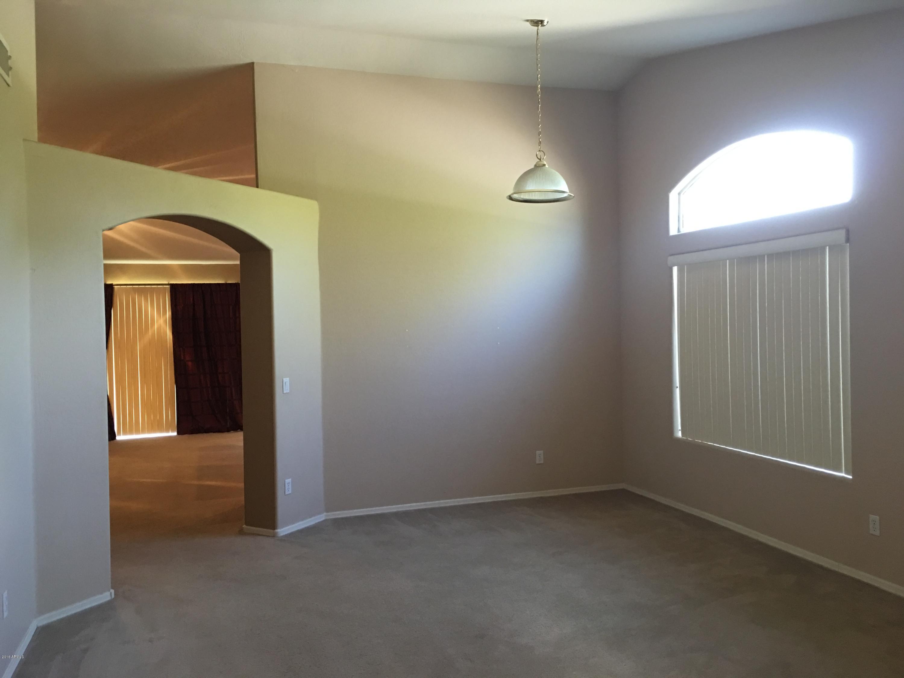 905 East Beverly Road Phoenix, AZ 85042 - Photo 4 of 35 Front room