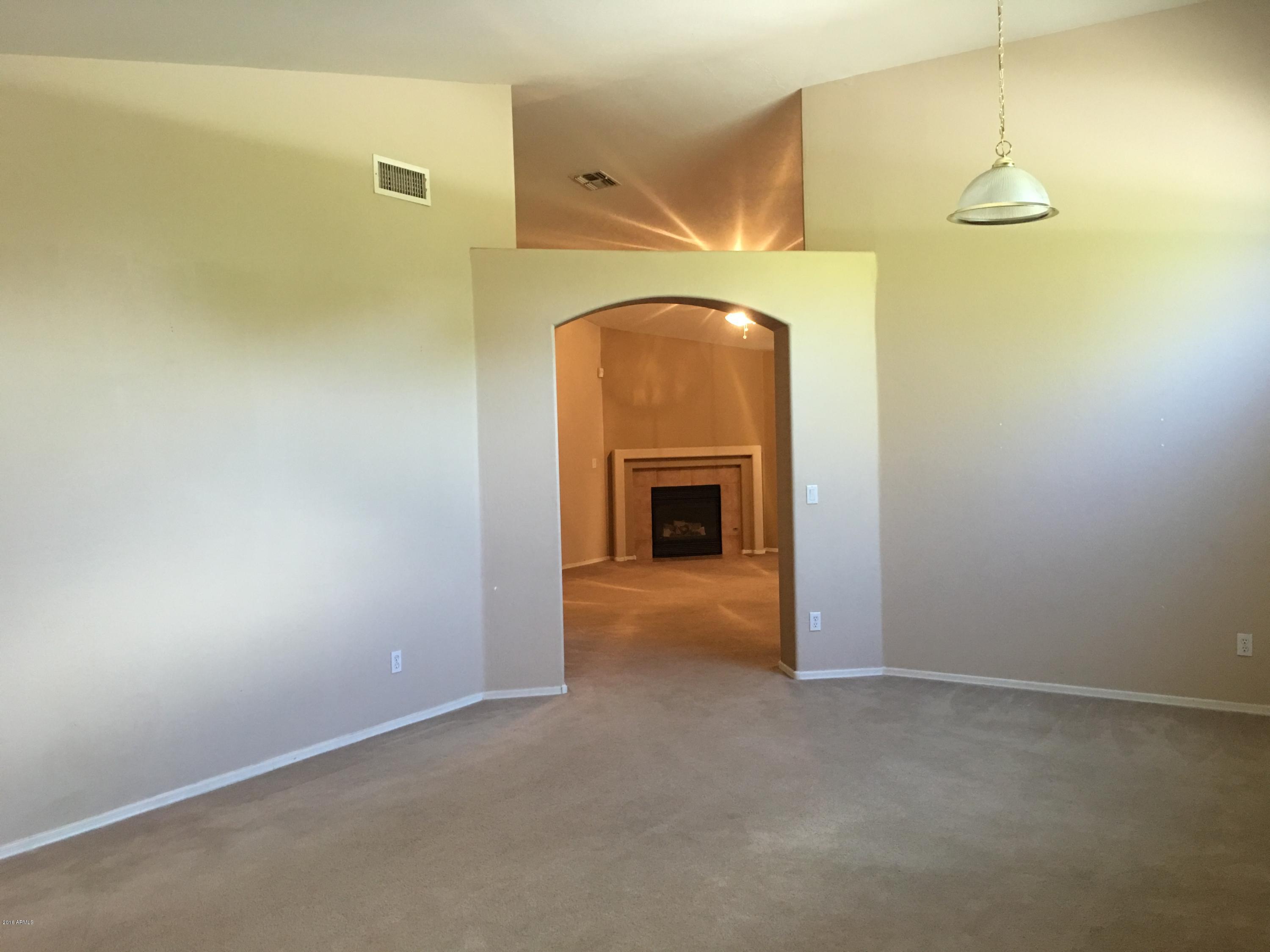 905 East Beverly Road Phoenix, AZ 85042 - Photo 5 of 35 Front room