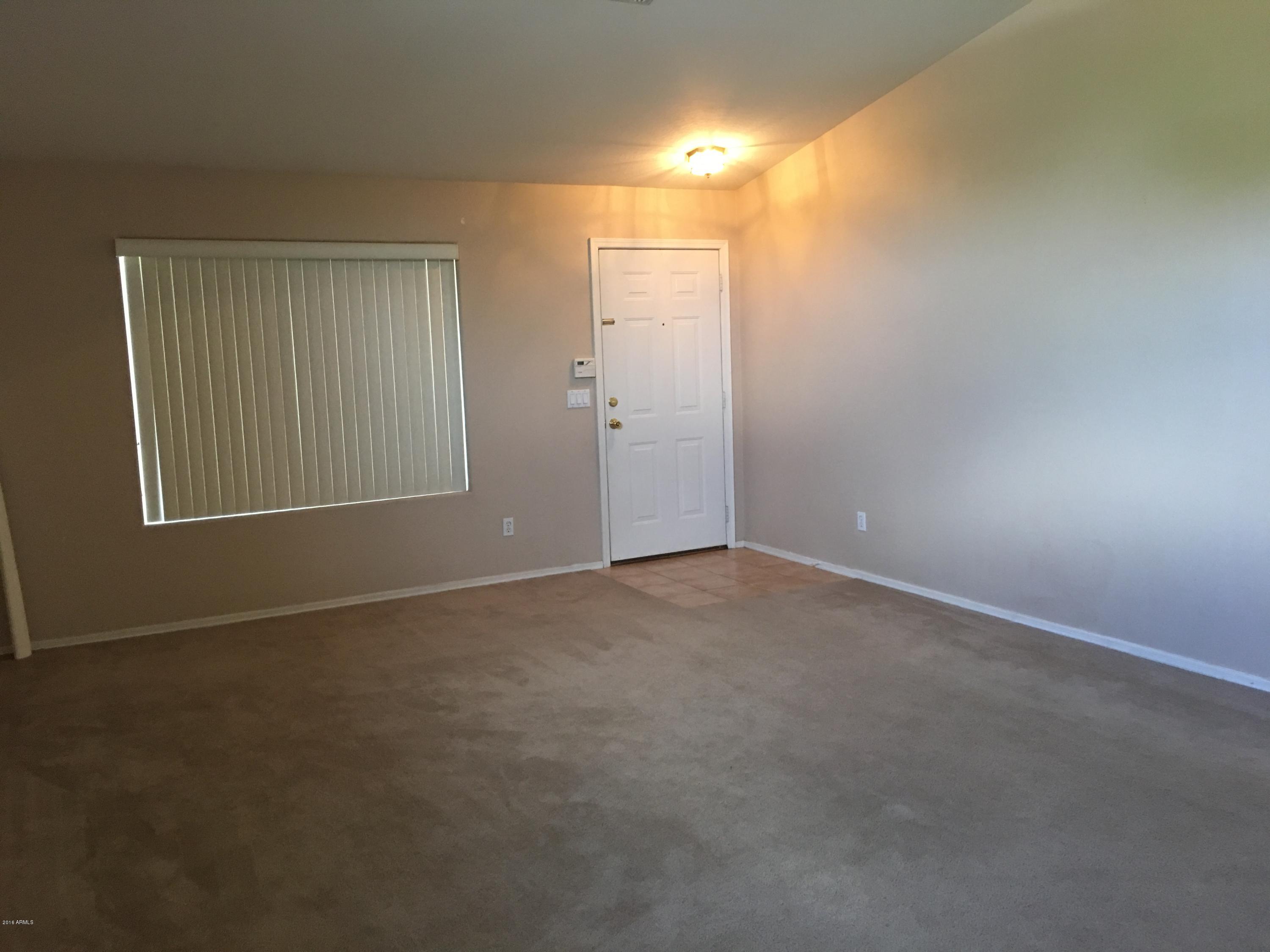 905 East Beverly Road Phoenix, AZ 85042 - Photo 6 of 35 Front room Entry way