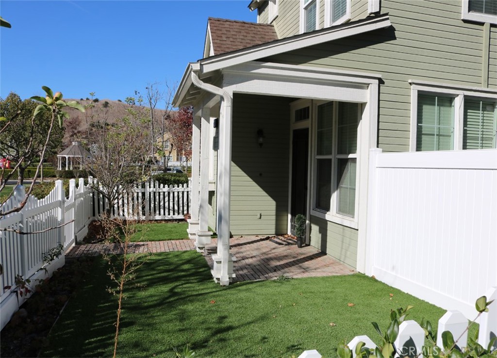 8 Maple Run Farm Ladera Ranch, CA 92694 - Photo 2 of 18