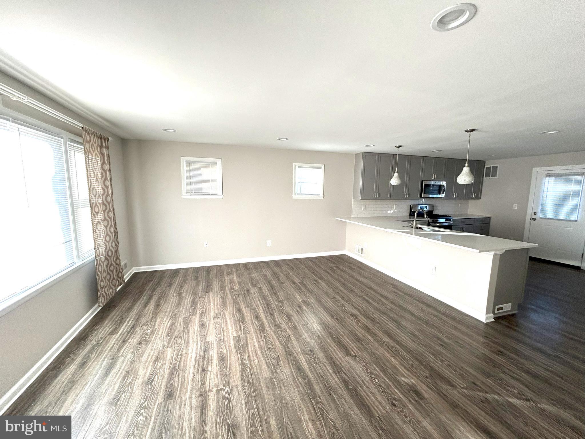 306 Severn Avenue Rosedale, MD 21237 - Photo 18 of 45 Living Room