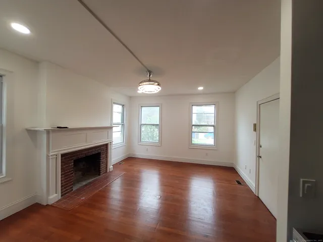 $1,900 | 347 Alden Avenue, Unit 2, New Haven, CT 06515