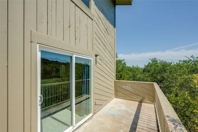 a view of a balcony with outer view