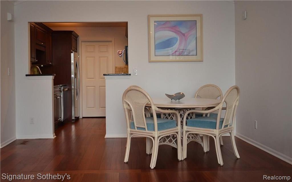 3575 Oakmonte Boulevard Rochester, MI 48306 - Photo 7 of 32