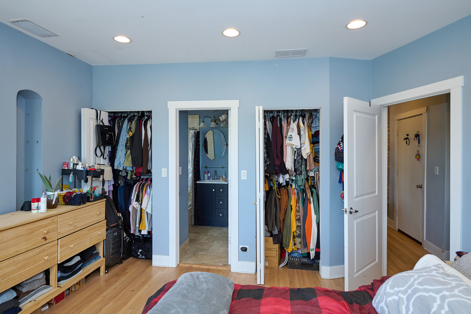 5711 North Kimball Avenue, Unit 3N Chicago, IL 60659 - Photo 15 of 24 a view of a bedroom with closet