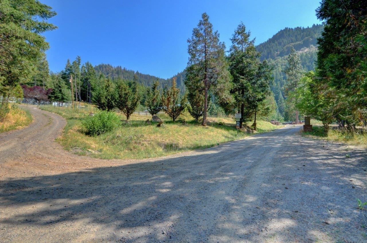 14717 East Antelope Road Eagle Point, OR 97524 - Photo 26 of 34 Drive forks and loops around