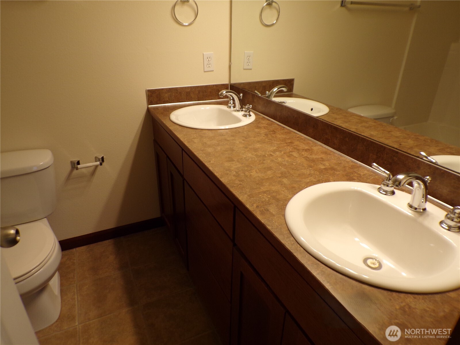 501 North 105th Street, Unit A Seattle, WA 98133 - Photo 28 of 39