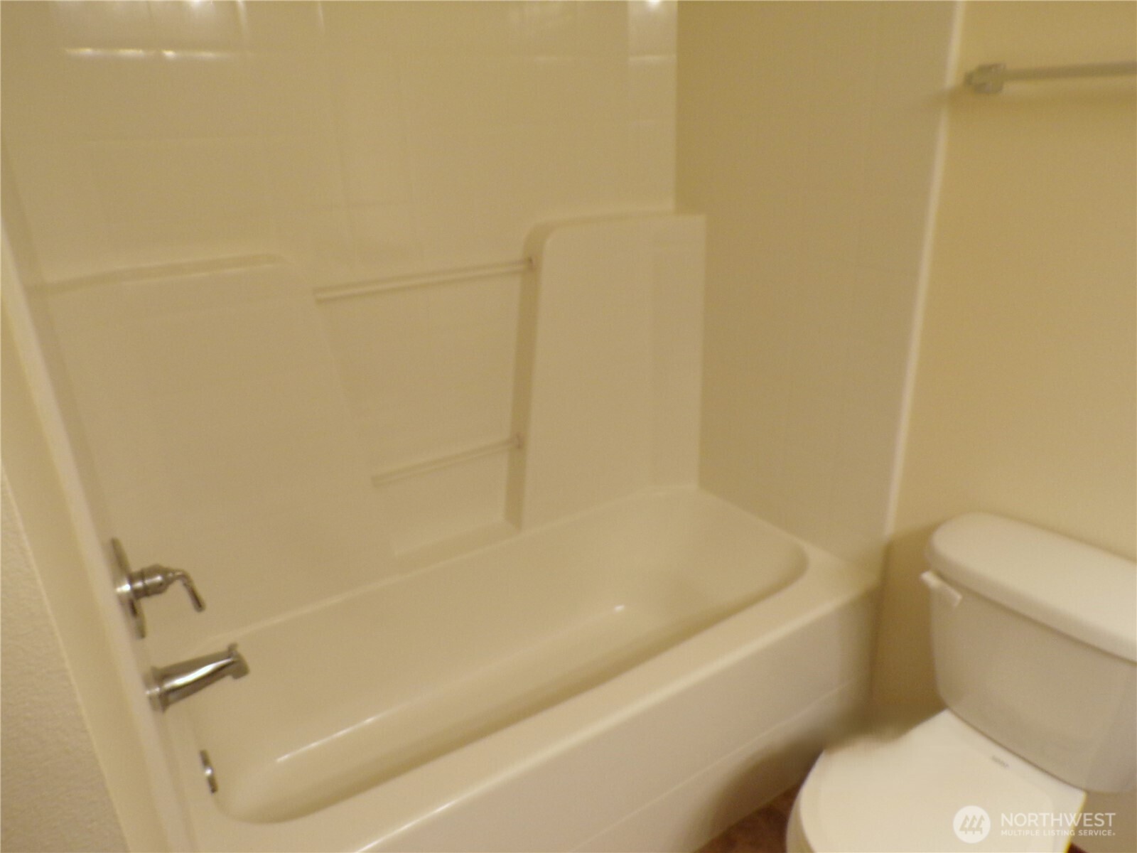 501 North 105th Street, Unit A Seattle, WA 98133 - Photo 29 of 39