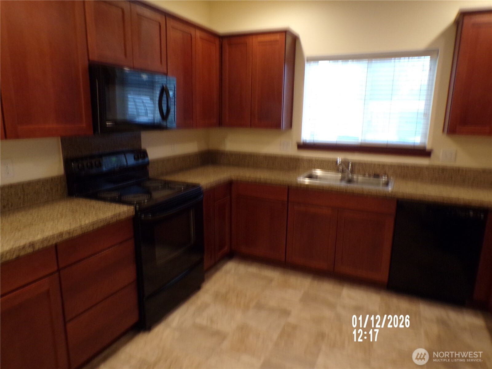 501 North 105th Street, Unit A Seattle, WA 98133 - Photo 3 of 36