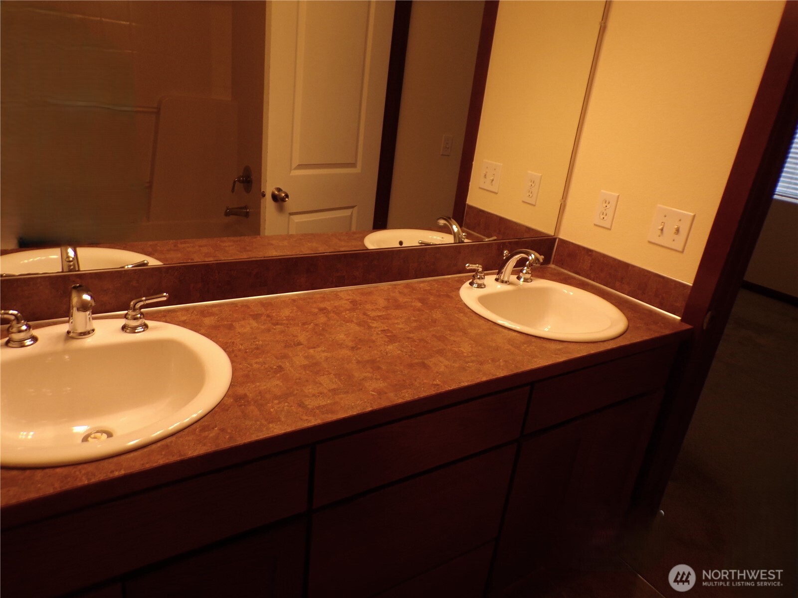 501 North 105th Street, Unit A Seattle, WA 98133 - Photo 31 of 39