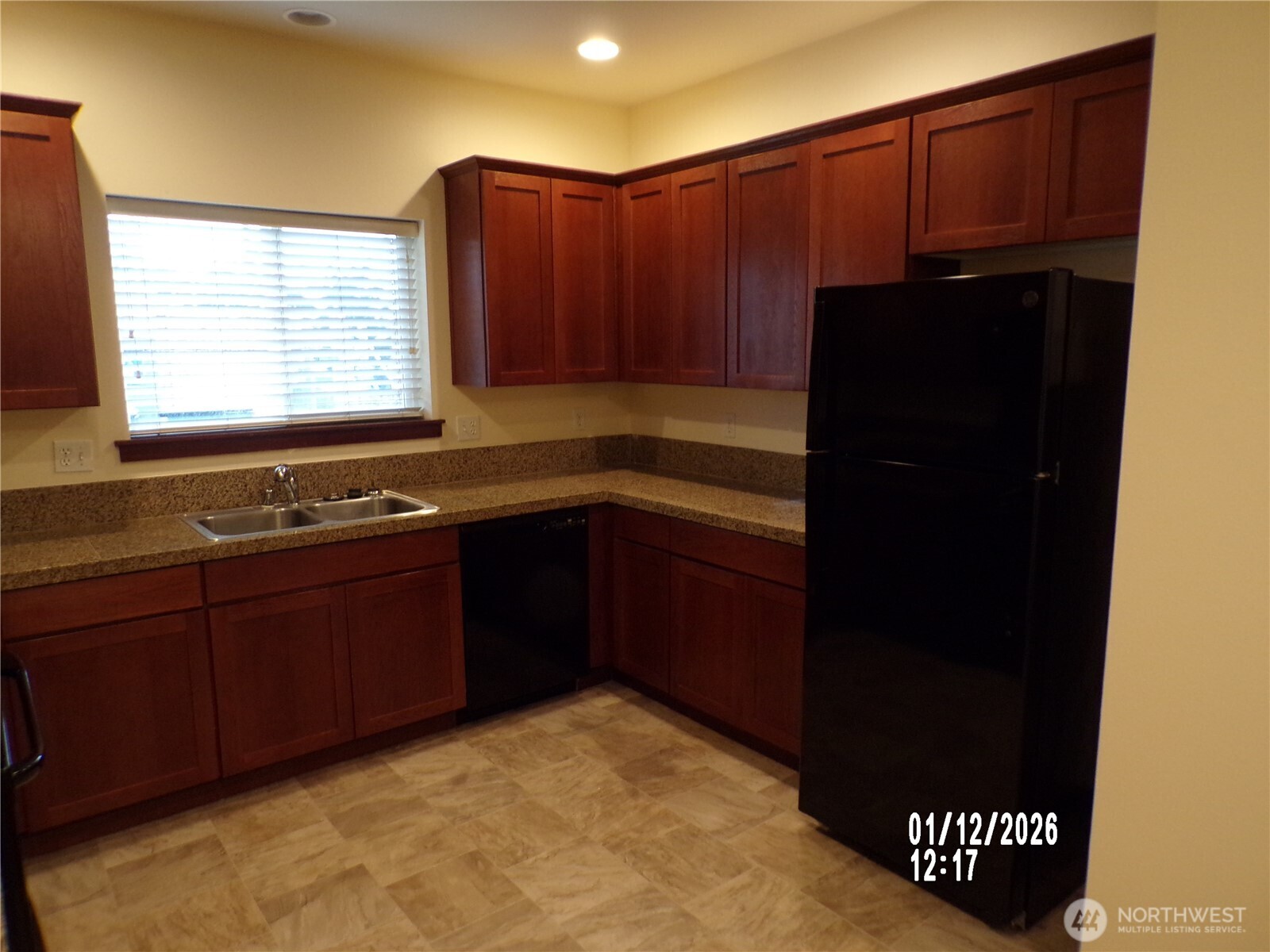 501 North 105th Street, Unit A Seattle, WA 98133 - Photo 4 of 36