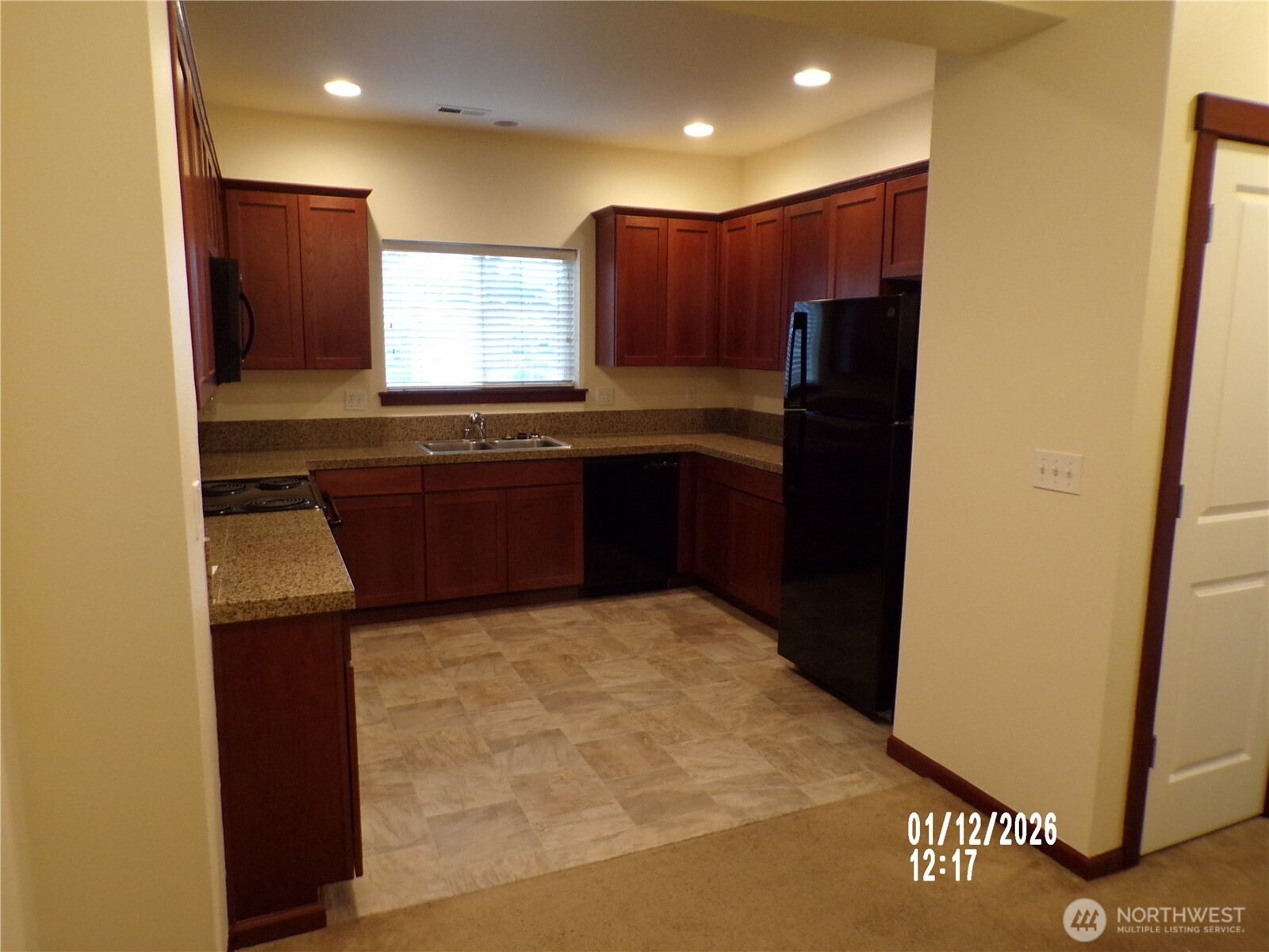 501 North 105th Street, Unit A Seattle, WA 98133 - Photo 7 of 36