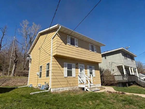 $195,000 | 818 Hawthorne Street, Red Wing, MN 55066
