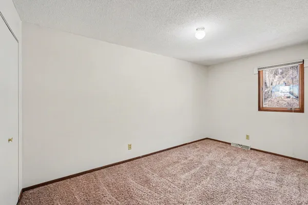 $215,000 | 818 Hawthorne Street, Red Wing, MN 55066