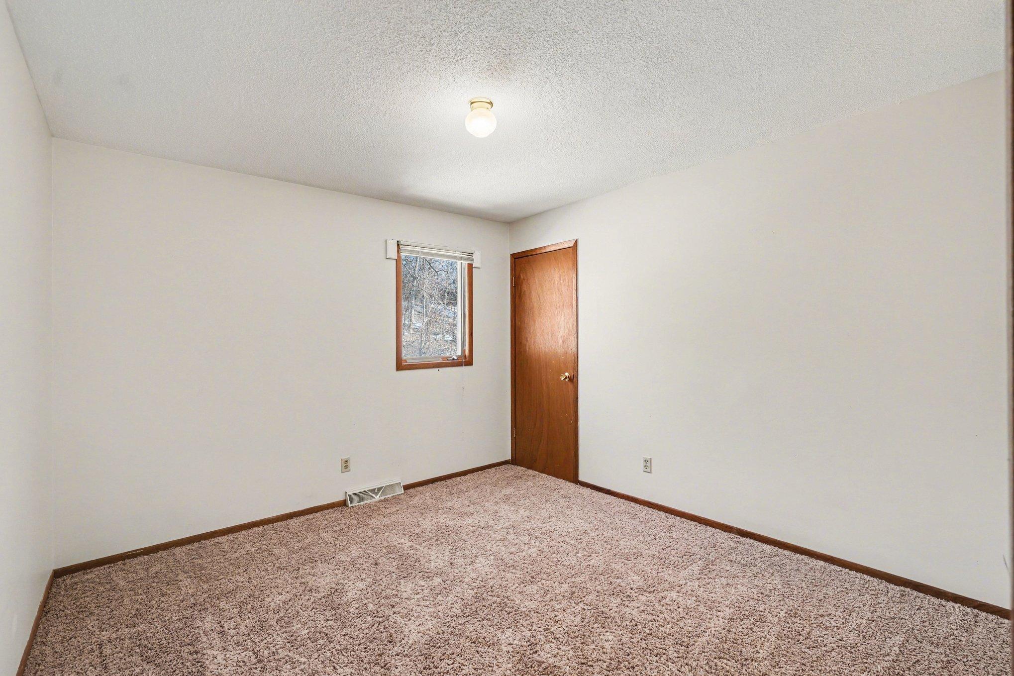 818 Hawthorne Street Red Wing, MN 55066 - Photo 19 of 33