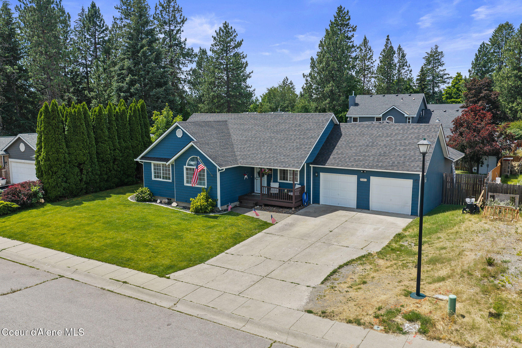 15383 Vernon Street Rathdrum, ID 83858 - Photo 4 of 40 2 Car Garage