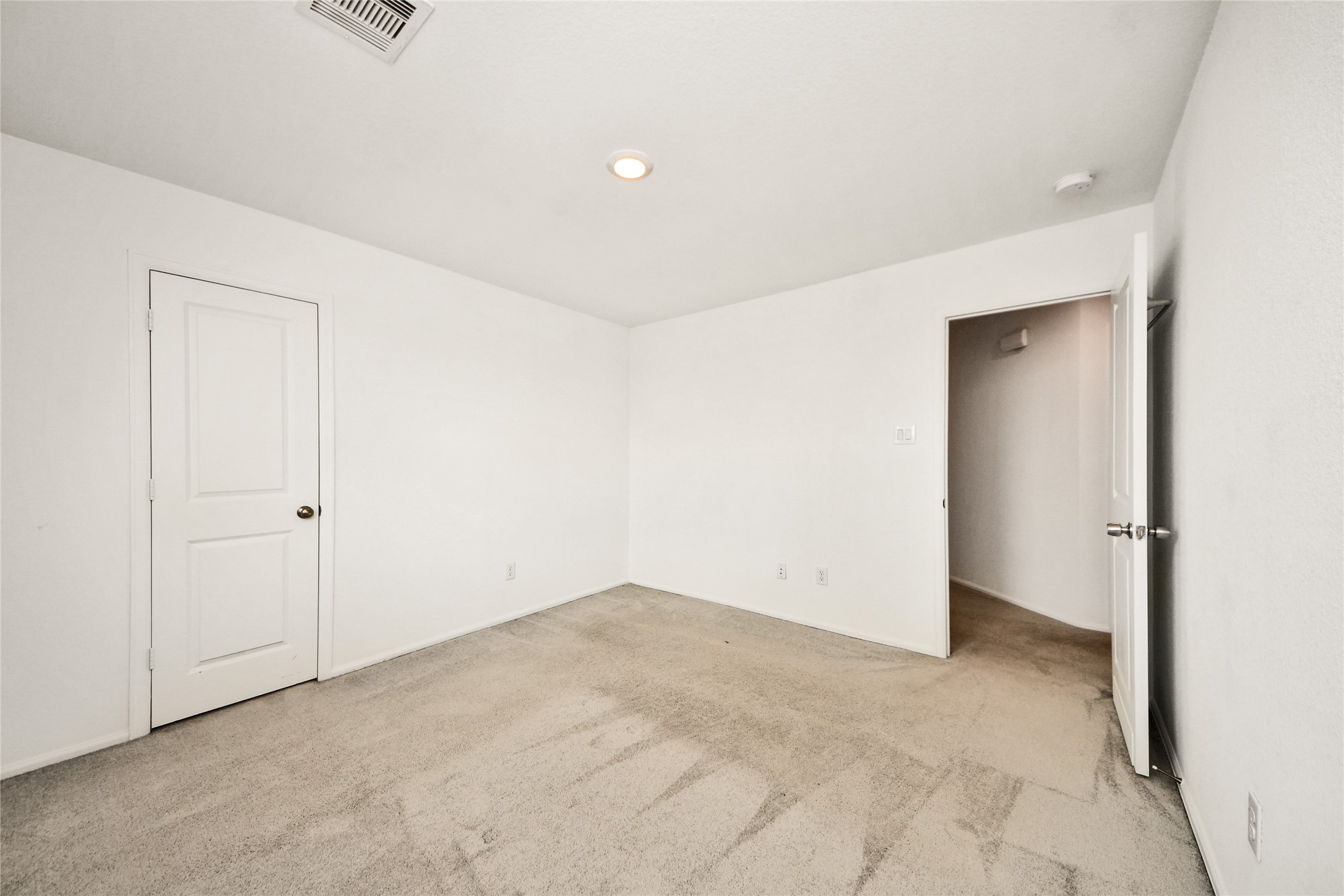 5011 Stratton Lane Rosharon, TX 77583 - Photo 23 of 38 Versatile secondary bedroom perfect for family or guests.