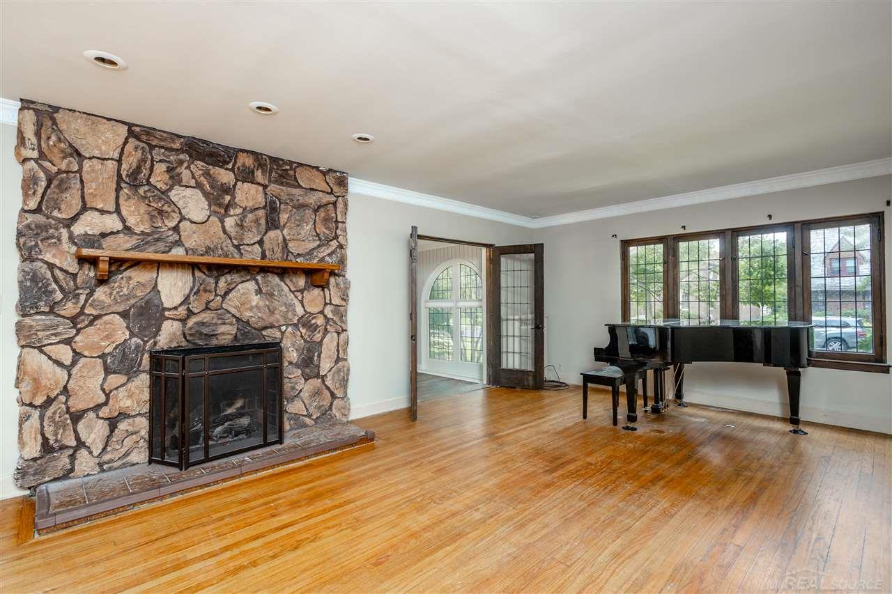 816 Bedford Road Grosse Pointe, MI 48230 - Photo 14 of 37 31396765-13.JPG